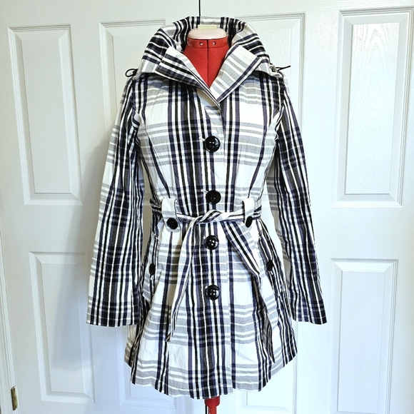 Laundry By Shelli Segal Jackets & Blazers - HP🎉 Laundry by Shelli Segal Plaid Trench Coat - Size M